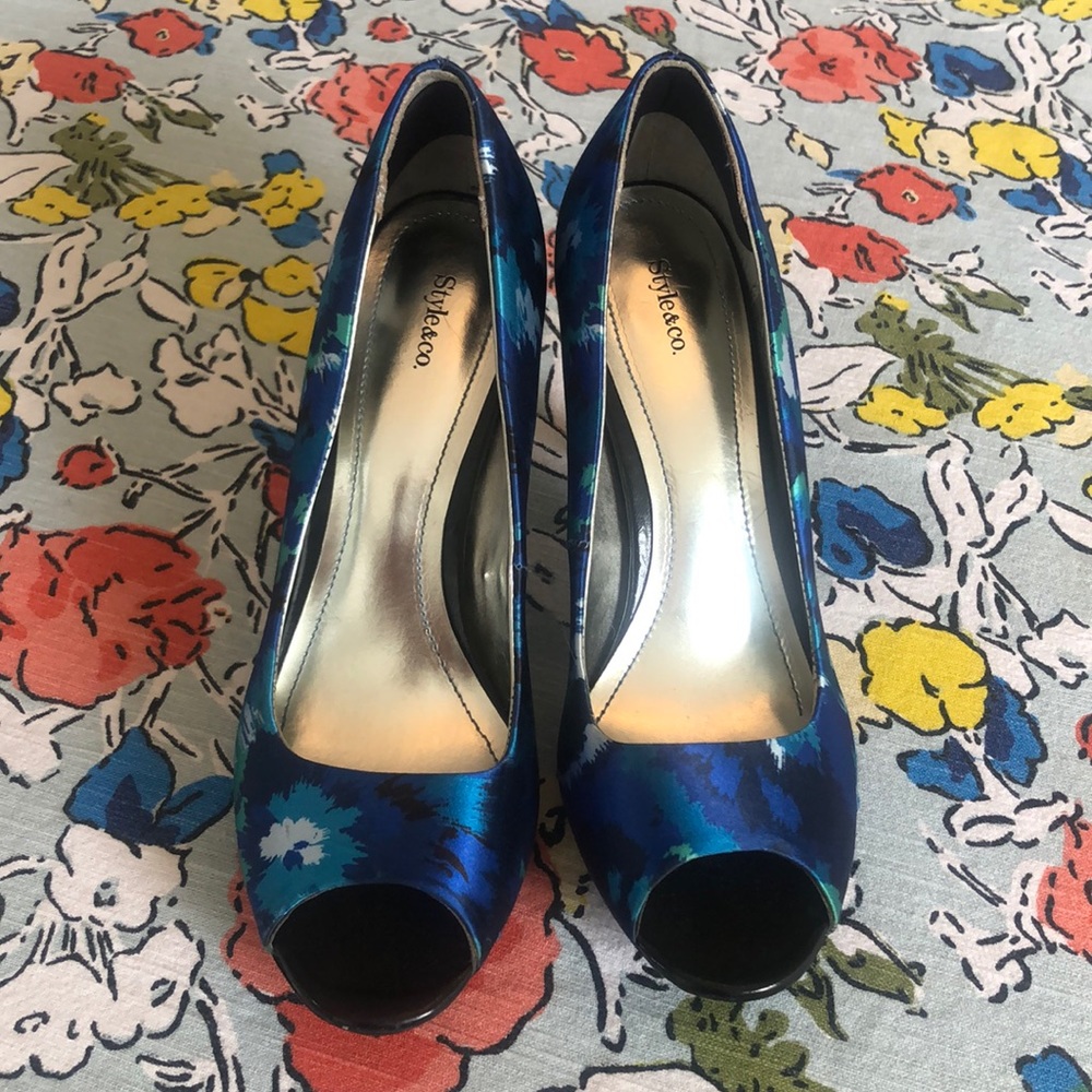Retro Blue Open Toed Heals - Picture 3 of 3